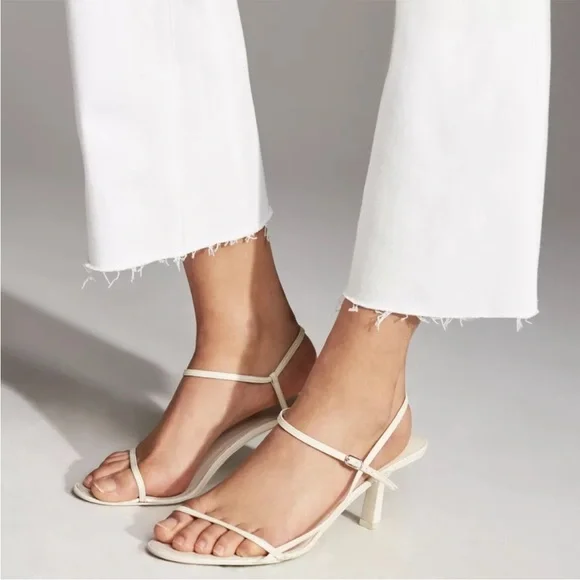 SOLD // Aritzia Denim Forum The Bailey High Rise Crop Flare White Size 25 #73271 - Picture 4 of 10